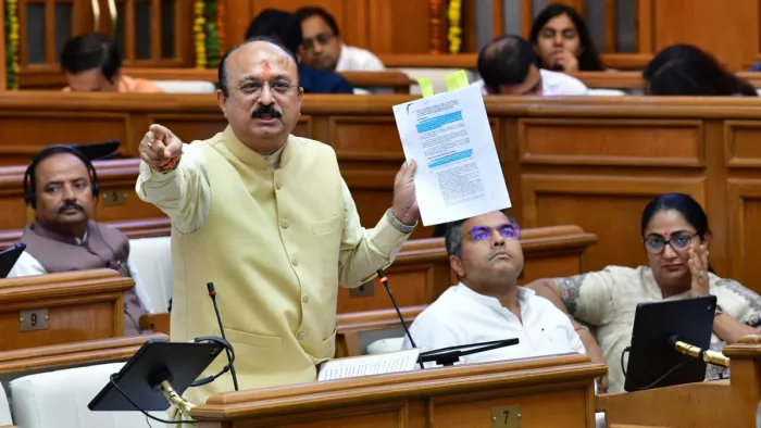 दिल्ली विधानसभा में निजी स्कूलों की फीस को रेगुलेट करनेवाला शिक्षा विधेयक पारित।