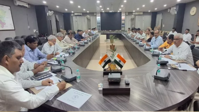 आजमगढ़ में मिलावटखोरी में 104 खाद्य काराेबारियों पर लगाया गया अर्थदंड।
