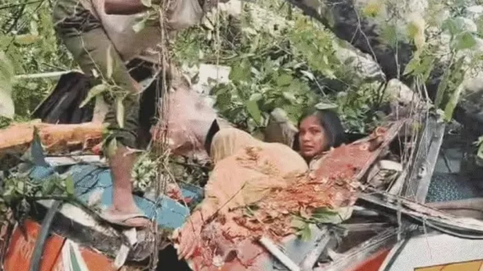बाराबंकी बस हादसा: ...और टल गई इन लोगों की मौत।