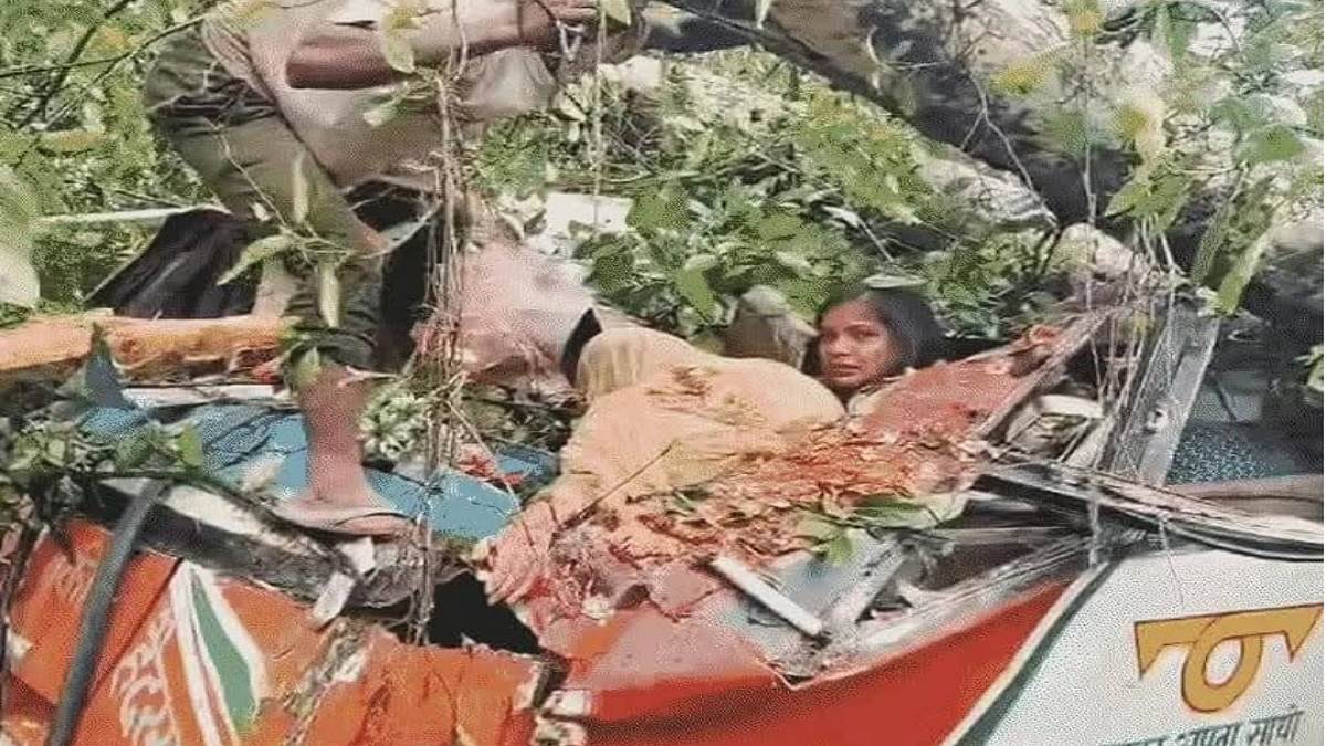 https://www.jagranimages.com/images/newimg/08082025/08_08_2025-bus_accident_dainik_jagran_24007703.jpg