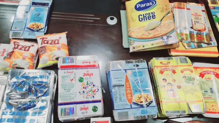 यूपी में ब्रांडेड कंपनियों के नाम पर बिक रहा था नकली देसी घी
