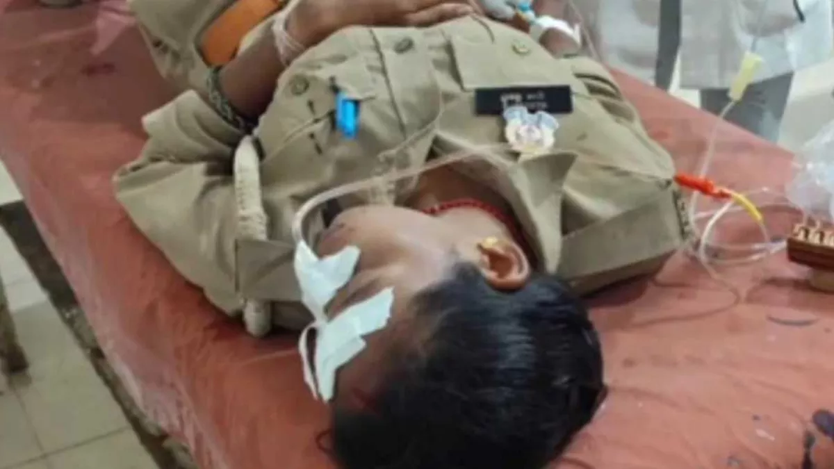 मऊ में महि‍ला स‍िपाही ने बालों में लगाने वाला सुपर वासमोल पी लिया, अस्‍पताल में भर्ती