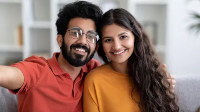 वो आपके साथ जिंदगी बिताना चाहता है? इन संकेतों से जानें (Picture Credit- Freepik)