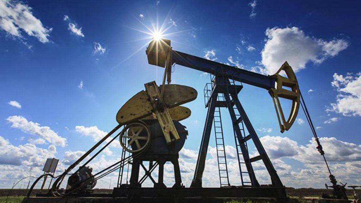 https://www.jagranimages.com/images/newimg/08082025/08_08_2025-russian_oil_24007612.jpg