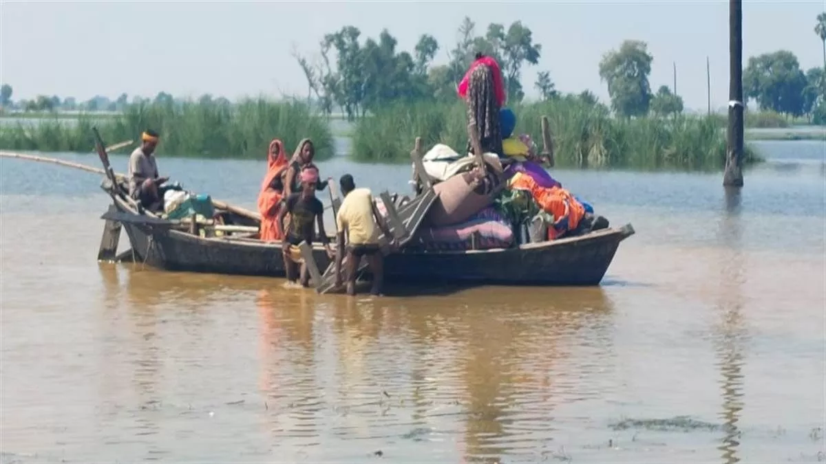Siwan Flood: सरयू नदी का जलस्तर बढ़ने से संकट में लोगों का जीवन, जरूरतें नहीं हो पा रही पूरी