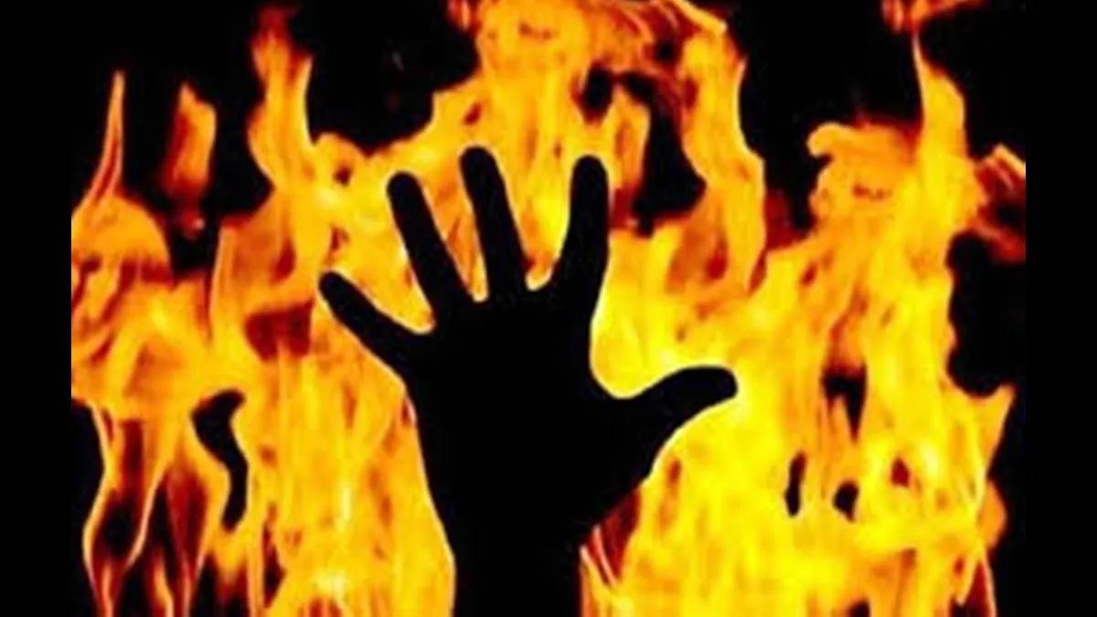 https://www.jagranimages.com/images/newimg/08082025/08_08_2025-suicide_by_fire_24007527.jpg