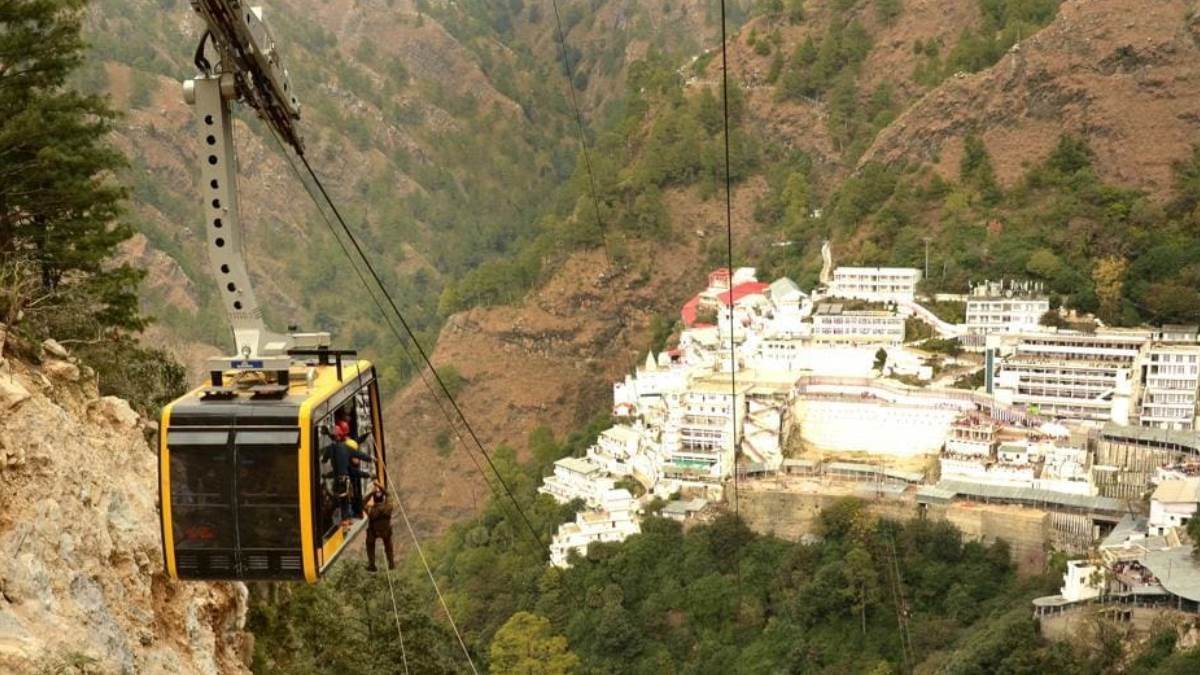 https://www.jagranimages.com/images/newimg/08082025/08_08_2025-vasihno_devi_cable_car_24007416.jpg
