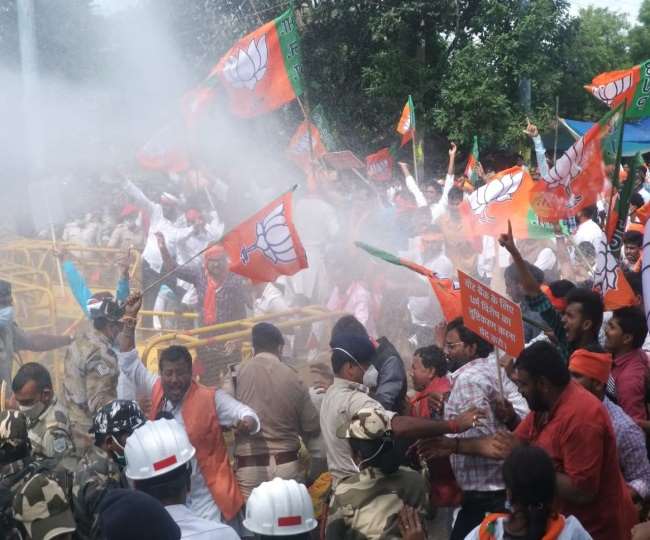 विधानसभा घेरने निकले BJP प्रदेश अध्यक्ष दीपक प्रकाश पर पुलिस ने किया लाठीचार्ज। जागरण