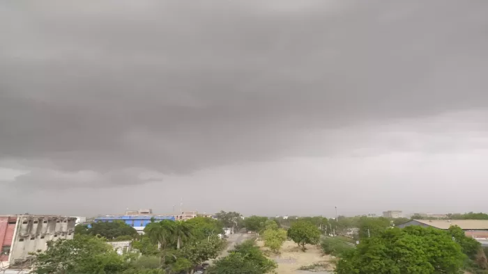 Agra Weather Update: आगरा में सितंबर माह में भी बादल रूठे हैं।
