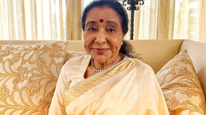 asha bhosle birthday special singer got married to sister lata mangeshkar secretary. Photo Credit/Instagram