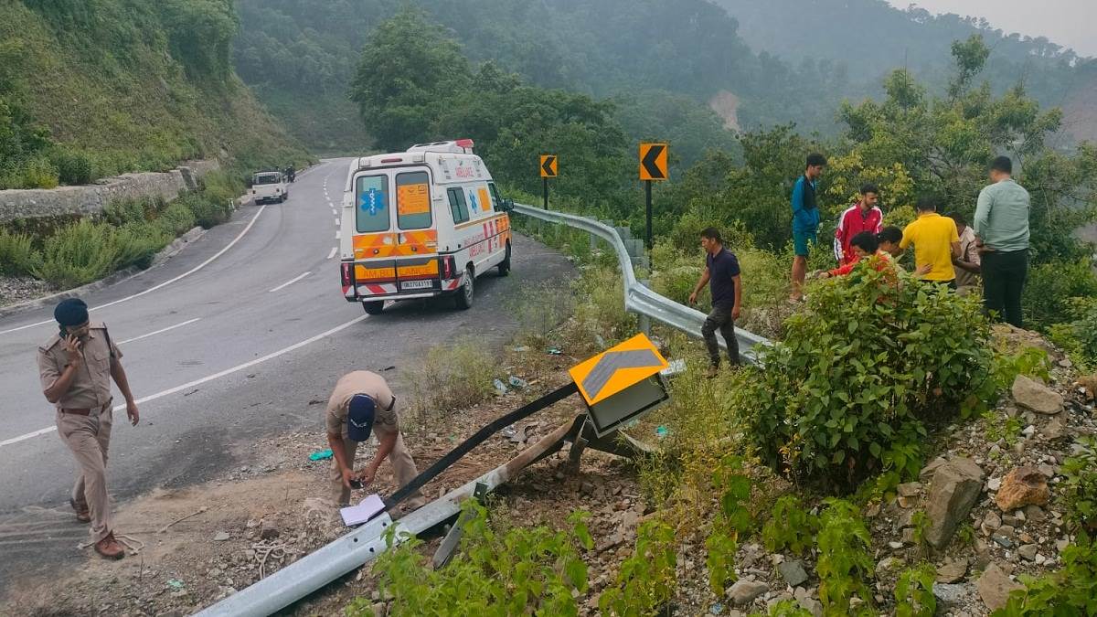 ITBP bus accident in Chamapawat Uttarakhand all 10 soldiers safe - ITBP bus  accident uttarakhand : उत्तराखंड में आइटीबीपी की बस खाई में गिरी, सभी 10  जवान सुरक्षित