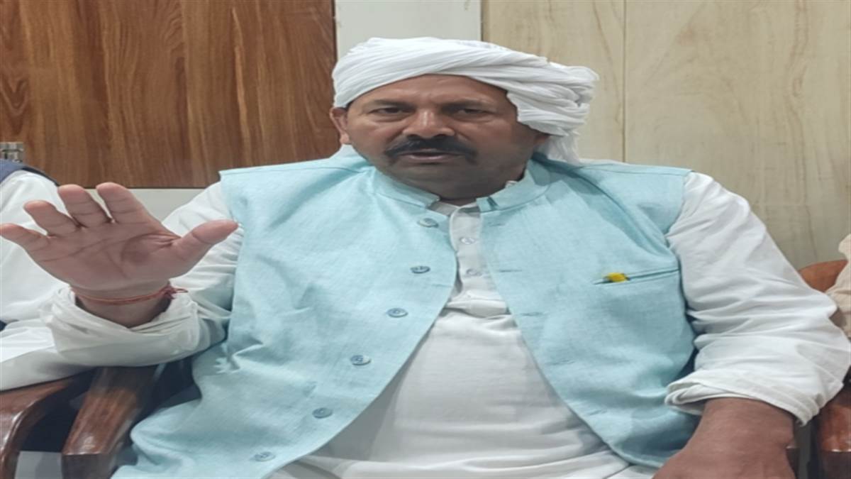 बालियान खाप के चौधरी और भाकियू के अध्यक्ष नरेश टिकैत