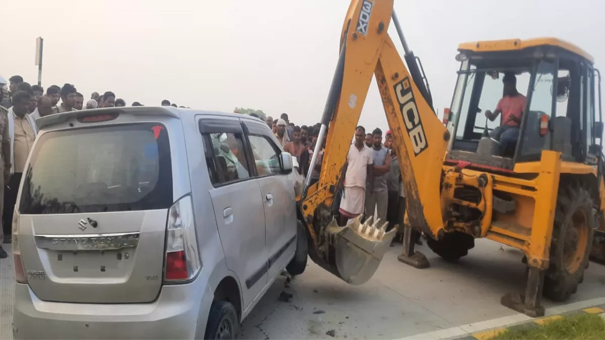 Road Accident in UP : गाजीपुर में फोरलेन पर भाेर में टहल रहे लोगों को अनियंत्रित कार ने रौंदा, तीन की मौत
