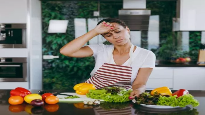 Vitamin B Deficiency: इस विटामिन की कमी के चलते होती है थकान और कमजोरी, ऐसे करें दूर