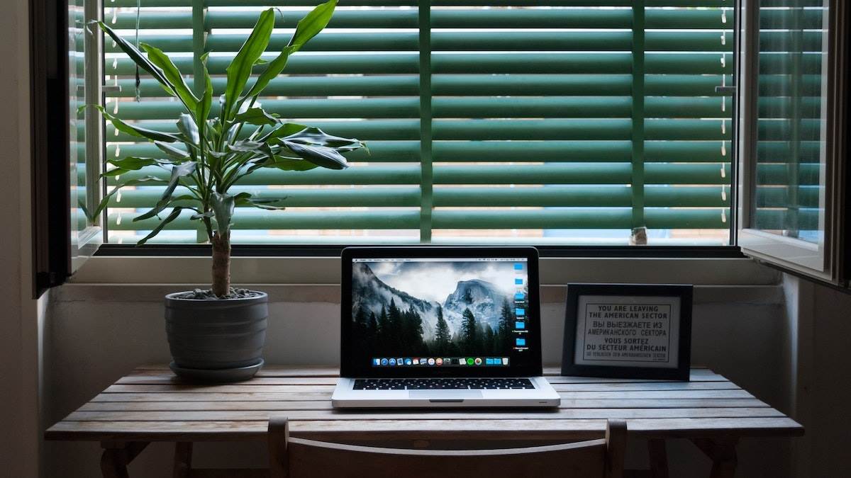 बस चंद घंटों के लिए Amazon Sale का छप्परफाड़ डिस्काउंट, 20 हज़ार से भी कम कीमत में मिल रहे हैं ब्रांडेड लैपटॉप