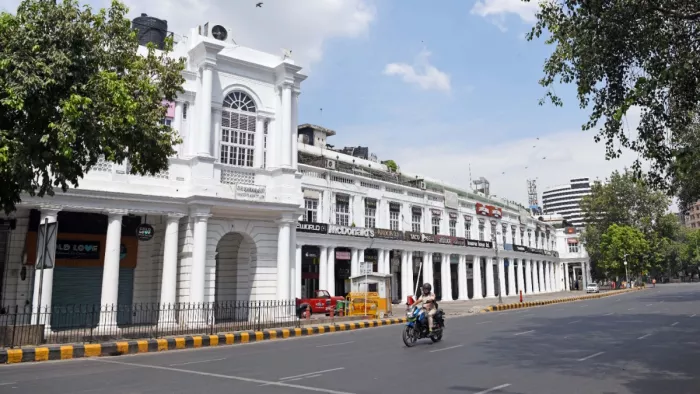 रोजाना दिल्ली-एनसीआर की जिन सड़कों पर लंबा जाम लगता था, आज वह सड़कें सूनी पड़ी रहीं। जागरण