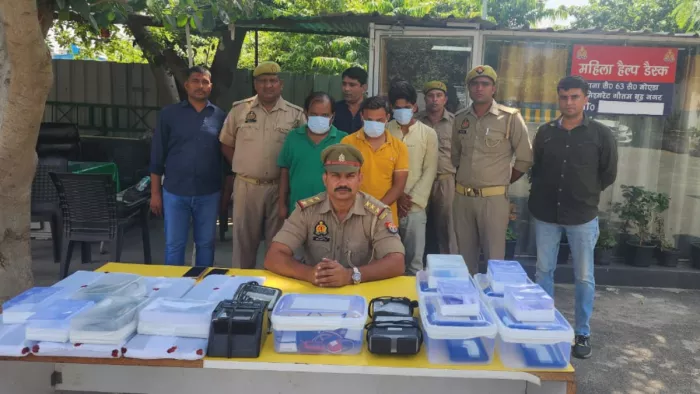 Noida: फर्जी आधार कार्ड और पैन कार्ड बनाकर लोन दिलाने वाले तीन गिरफ्तार।