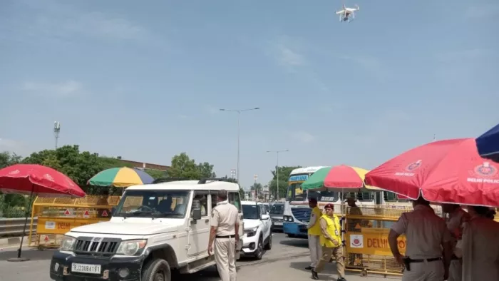 बॉर्डर पर दो राज्यों की पुलिस, दिल्ली-हरियाणा सीमा पर ड्रोन से नजर