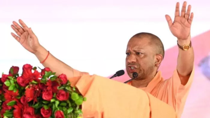 कटेहरी विधानसभा के हीड़ी पकड़िया गांव में जनसभा को संबोधित करते मुख्यमंत्री योगी आदित्यनाथ। जागरण