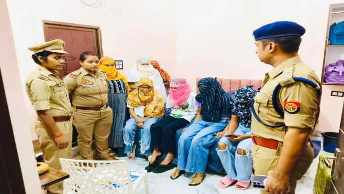 चितईपुर में होटल की आड़ में चल रहे अवैध देह व्यापार का भंडाफोड़।