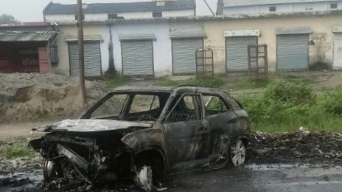 https://www.jagranimages.com/images/newimg/08092025/08_09_2025-car_fire_24040459.jpg