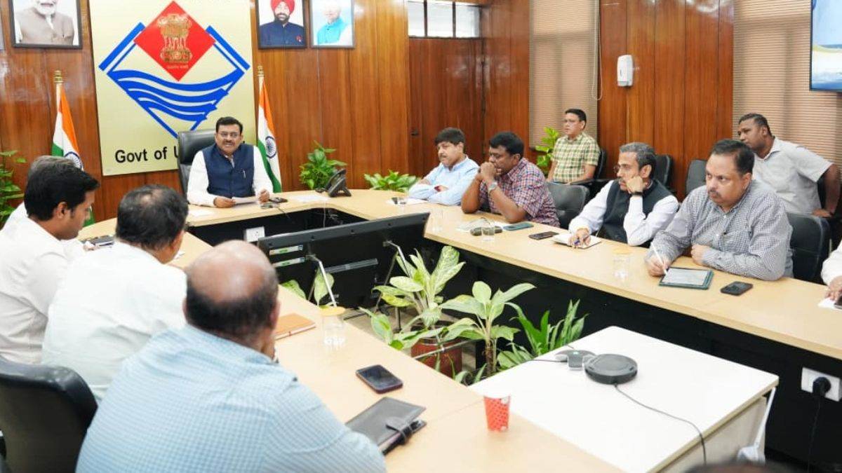 https://www.jagranimages.com/images/newimg/08092025/08_09_2025-dehradun_mukhya_sachiv_24040228.jpg