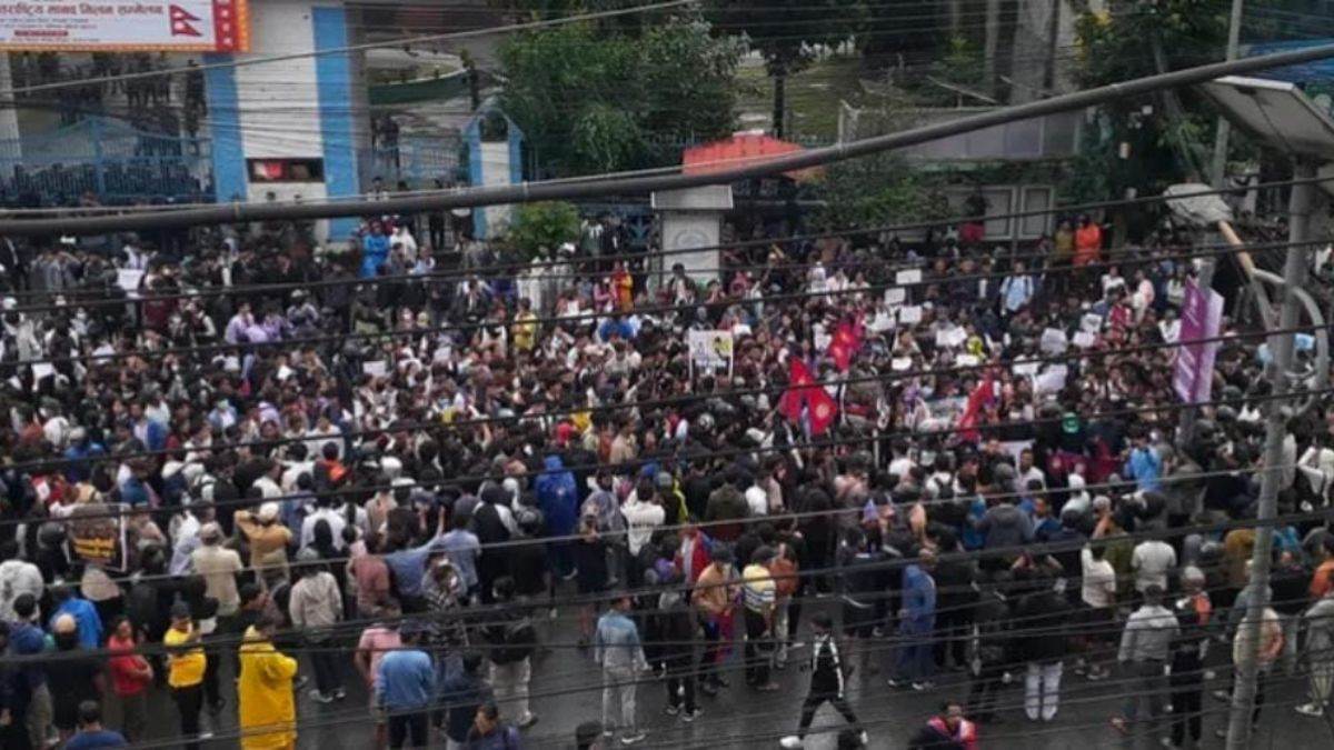 https://www.jagranimages.com/images/newimg/08092025/08_09_2025-demonstration_in_nepal_24039980.jpg