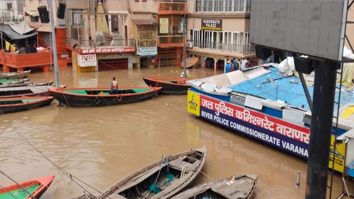 https://www.jagranimages.com/images/newimg/08092025/08_09_2025-flood_24039564.jpg