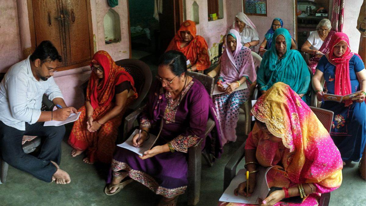 https://www.jagranimages.com/images/newimg/08092025/08_09_2025-literacy_day_24039968.jpg