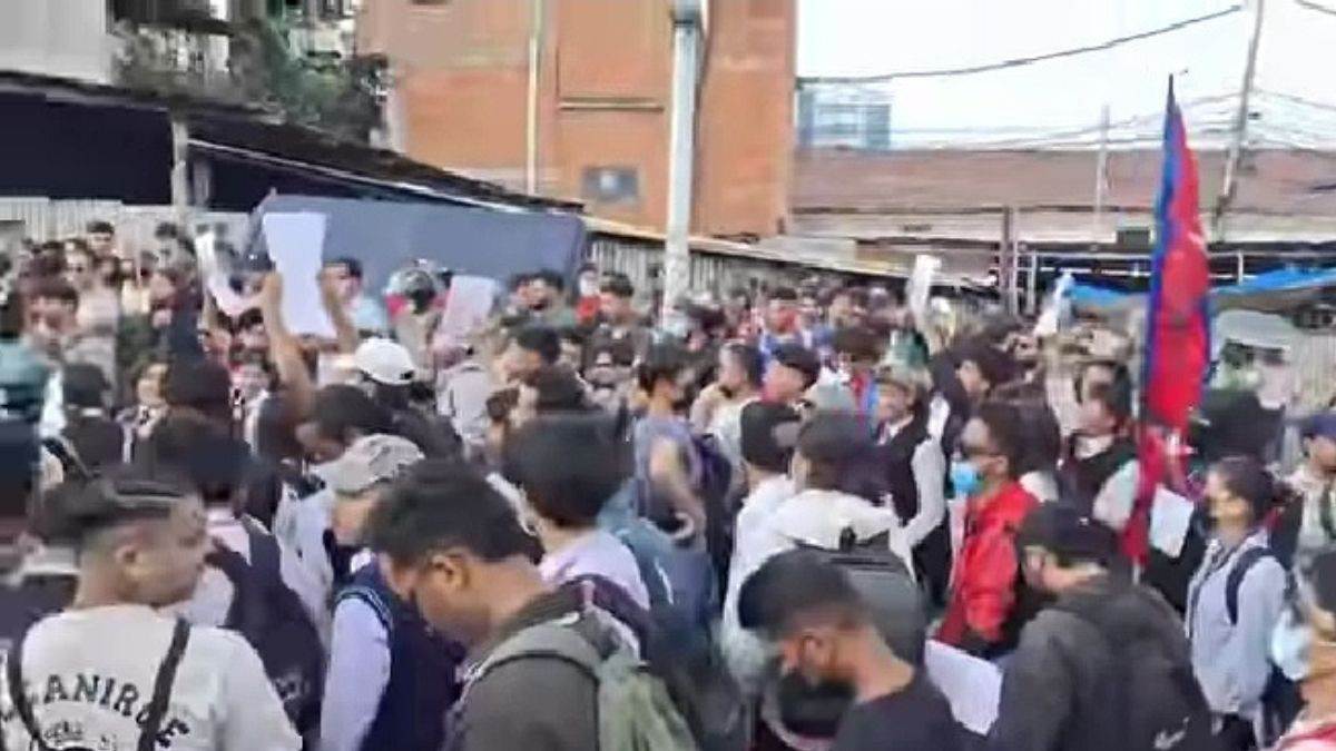 https://www.jagranimages.com/images/newimg/08092025/08_09_2025-nepal_social_media_ban_protest_24039604.jpg