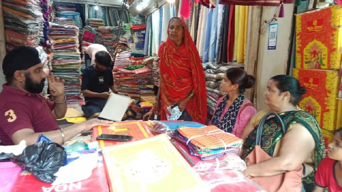 https://www.jagranimages.com/images/newimg/08092025/08_09_2025-pratapgarh_market_24040029.jpg