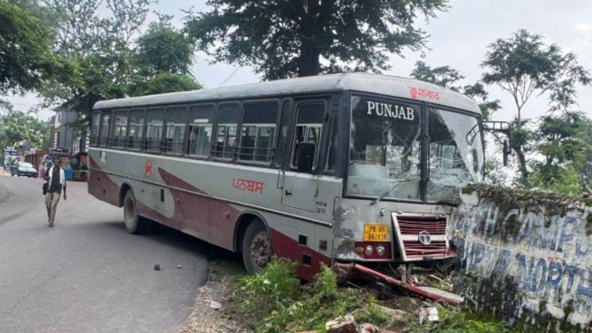 https://www.jagranimages.com/images/newimg/08092025/08_09_2025-punjab_bus_accident_in_himachal_24039840.jpg