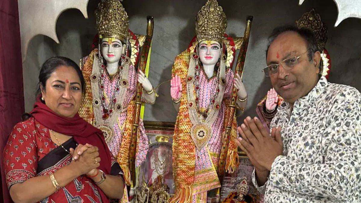 https://www.jagranimages.com/images/newimg/08092025/08_09_2025-rekha_gupta_husband_manish_gupta_24040305_202648403.jpg