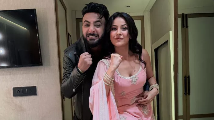 शहनाज गिल अपने भाई शहबाज बदेशा के साथ (Photo Credit- Instagram)