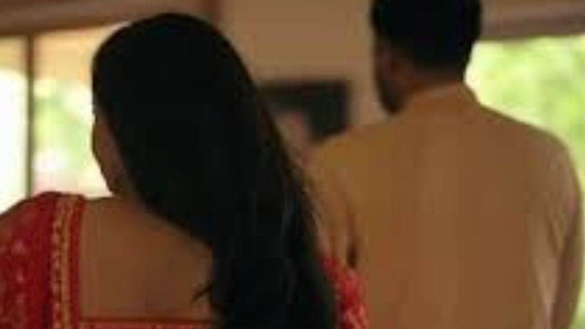 https://www.jagranimages.com/images/newimg/08092025/08_09_2025-woman_elopes_with_her_lover_in_uttar_pradesh_24040291.jpg