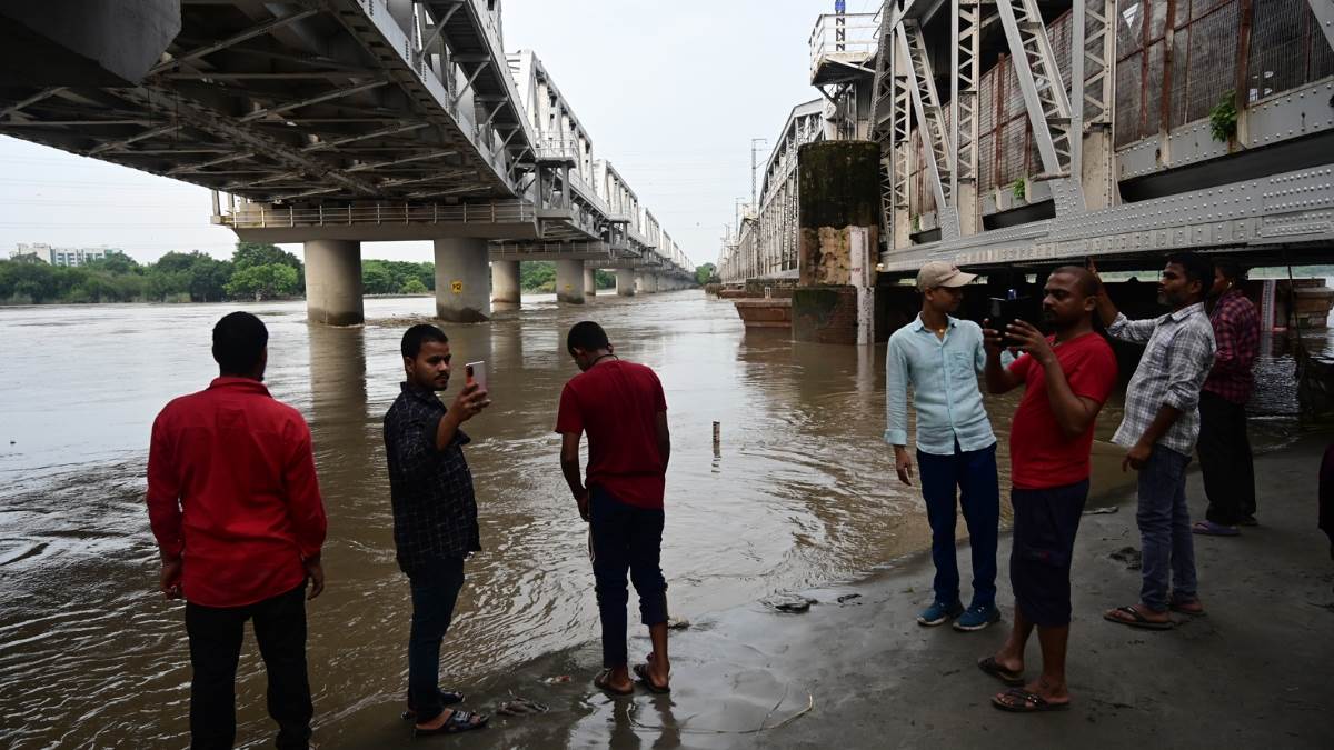 https://www.jagranimages.com/images/newimg/08092025/08_09_2025-yamuna_24039337.jpg