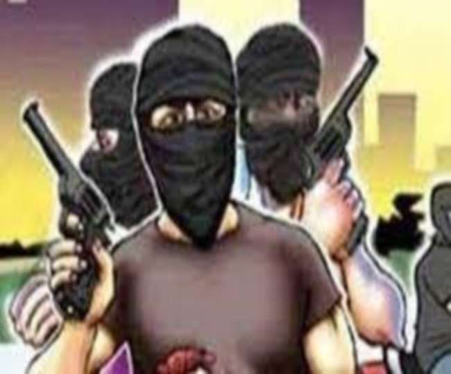 loot on ayodhya highway in pratapgarh miscreants looted truck by taking hostage driver and khalasi hostage