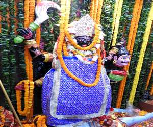 गोलघर स्थित काली मां का मंदिर। जागरण