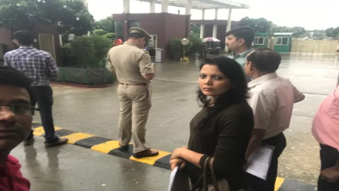 11 मिनट तक हुई थी लिफ्ट से छेड़छाड़, पुलिस ने जुटाए साक्ष्य