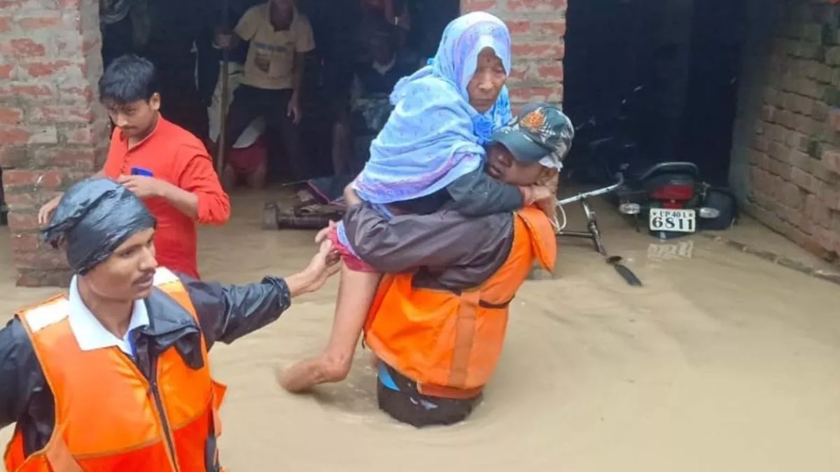 Floods in Shravasti: रात में सोते समय चारपाई से गिरी महिला समेत तीन की डूबकर मौत, जानलेवा हुई बाढ़