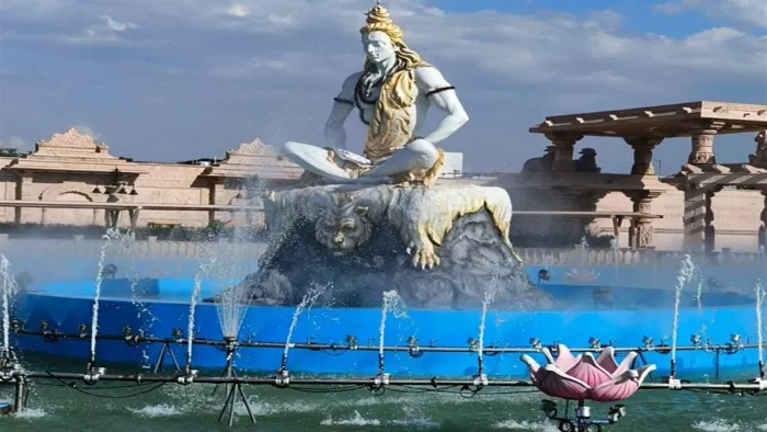 विध्वंस की कहानी पीछे छोड़ वैभव की कथा कहने के लिए सजा महाकाल लोक। फाइल फोटो