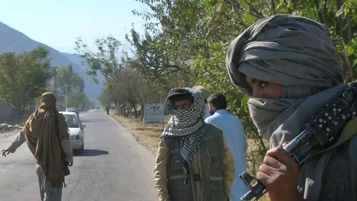 आतंकियों ने मंत्री समेत अन्यों को बनाया बंधक, रखी मांग