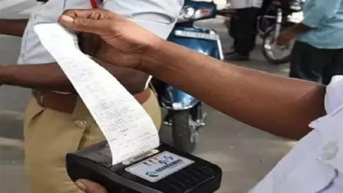 नोएडा-ग्रेटर नोएडा में ट्रैफिक चालान के भुगतान के लिए कई केंद्र खोले जाएंगे। फाइल फोटो।