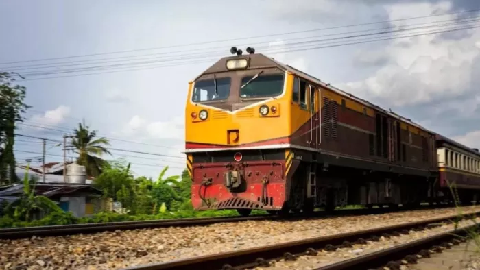 Train Cancel: बिहार से लखनऊ जाने वाली एक दर्जन से अधिक ट्रेनें कैंसिल, देखिए 19 अक्टूबर तक की पूरी लिस्ट
