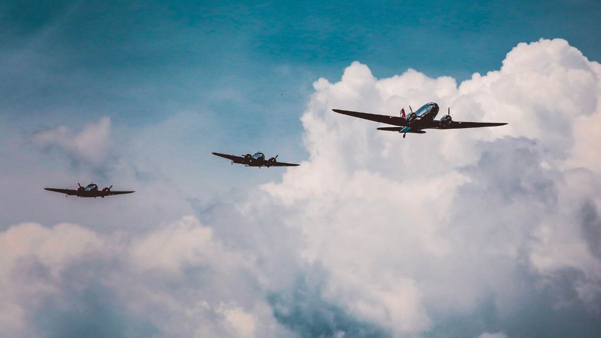 https://www.jagranimages.com/images/newimg/08102023/08_10_2023-indian_air_force_day_2023_wishes_f_23550395.jpg