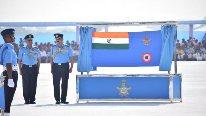Indian Air Force New Flag: वायु सेना को एयर फोर्स डे पर मिला नया झंडा