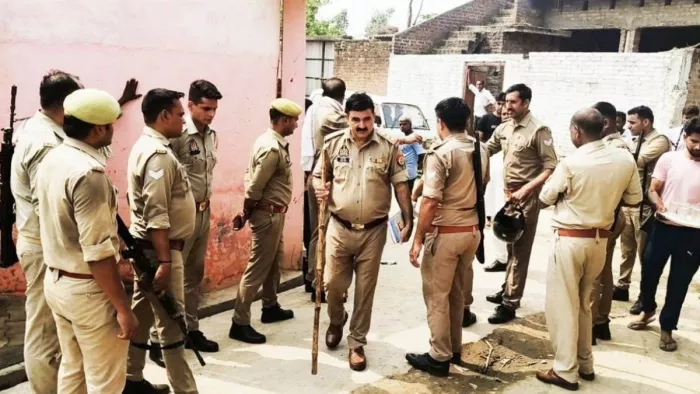 Hapur Crime: घर में मिले लाखों के पटाखे, पुलिस ने लिया एक्शन। फाइल फोटो