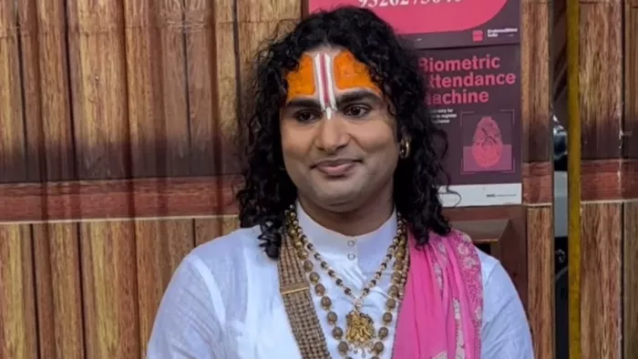 हिंदुत्व बचाने के लिए जातिवाद से बाहर निकल हों संगठित : अनिरुद्धाचार्य