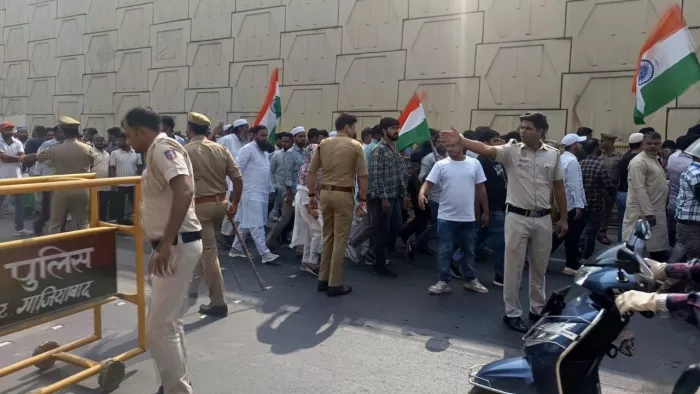 Yati Narsinghanand Case महंत यति नसिंहानंद खिलाफ प्रदर्शन। जागरण फोटो