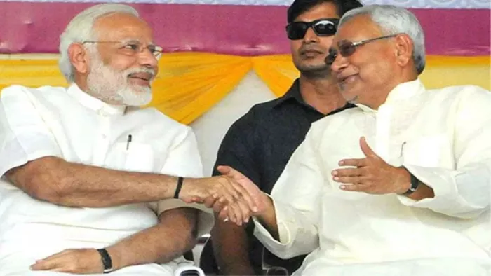 प्रधानमंत्री मोदी के साथ बिहार CM नीतीश कुमार। फाइल फोटो